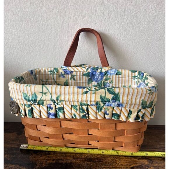 Longaberger 1999 Small Wall Hanging Basket with Leather Strap Signed w/Liner - Picture 7 of 9